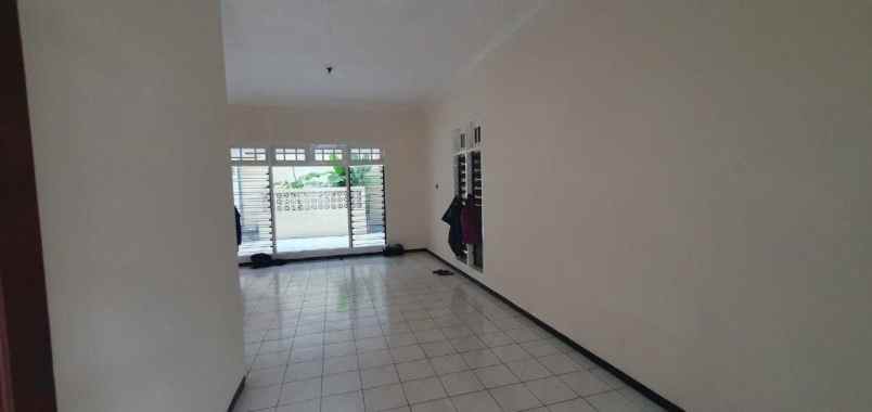 rumah rungkut mapan hadap selatan