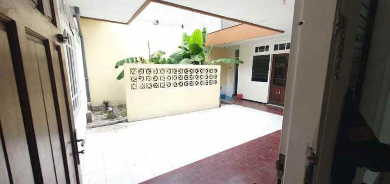rumah rungkut mapan hadap selatan