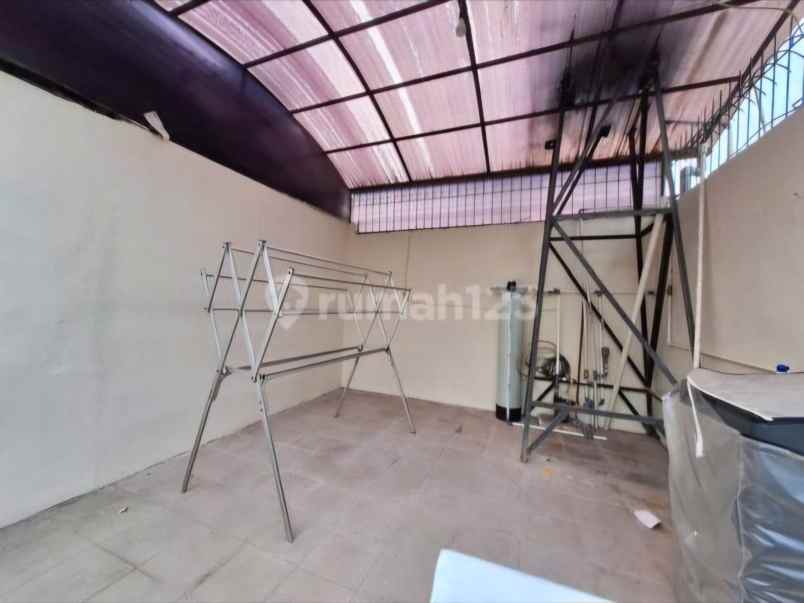 rumah second renov di perumahan cinere depok