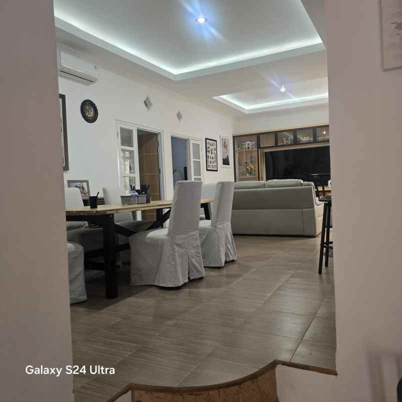 rumah second renov di perumahan cinere depok