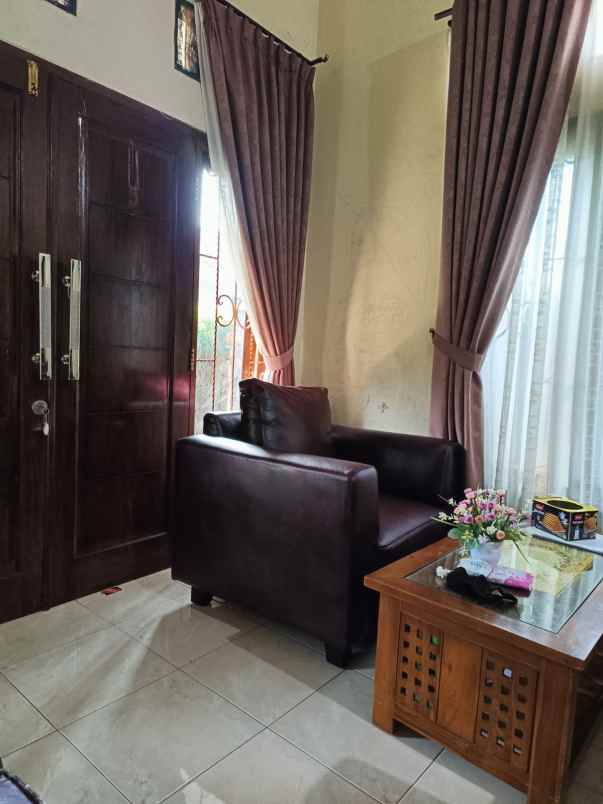 rumah second sangat layak huni di beji depok