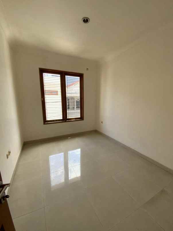 rumah second siap huni di tebet timur jaksel