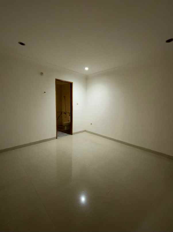 rumah second siap huni di tebet timur jaksel