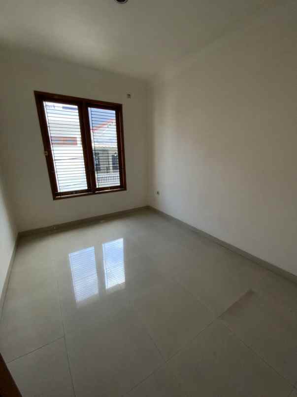 rumah second siap huni di tebet timur jaksel