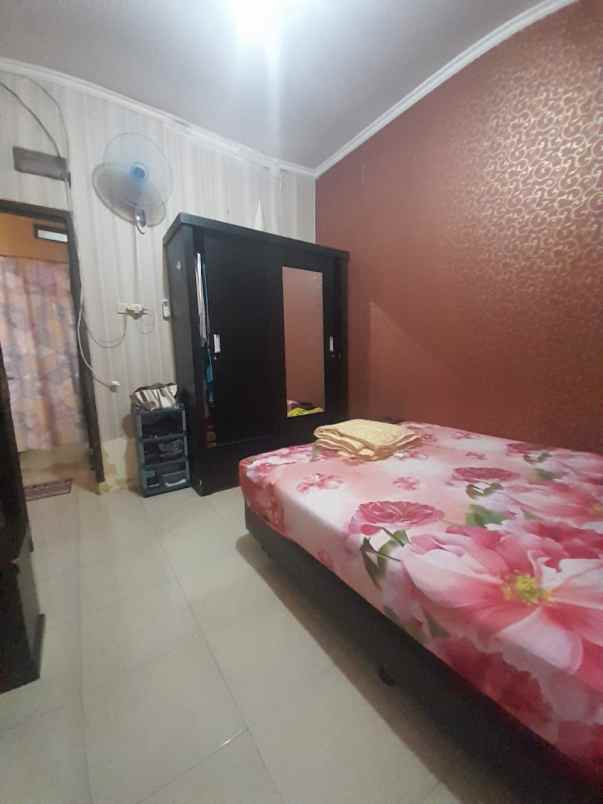 rumah secondary di bintara bekasi barat