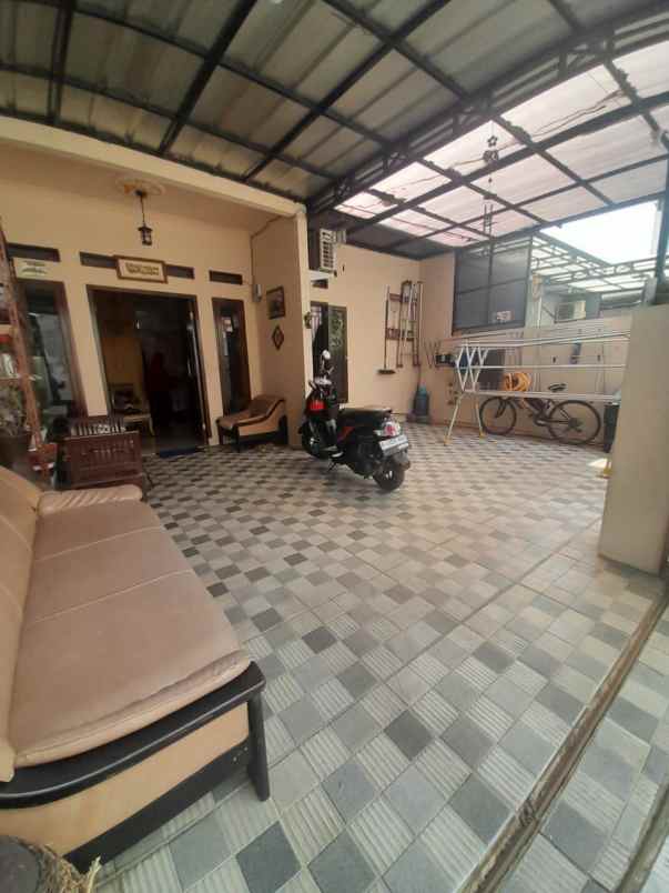 rumah secondary di bintara bekasi barat