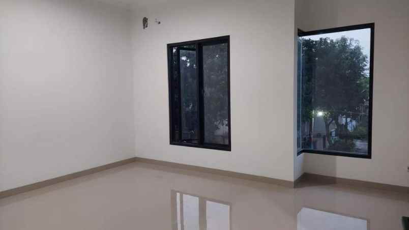 rumah siap huni dalam komplek besar mega cinere depok