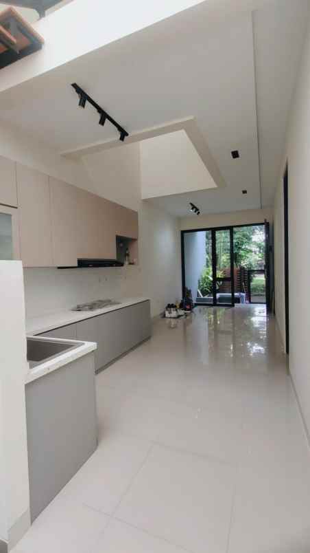 rumah siap huni dalam perumahan kencana loka bsd