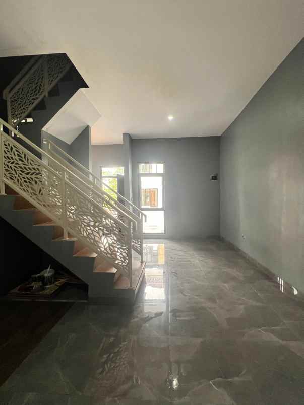 rumah siap huni dekat lrt cikunir 1 jatibening