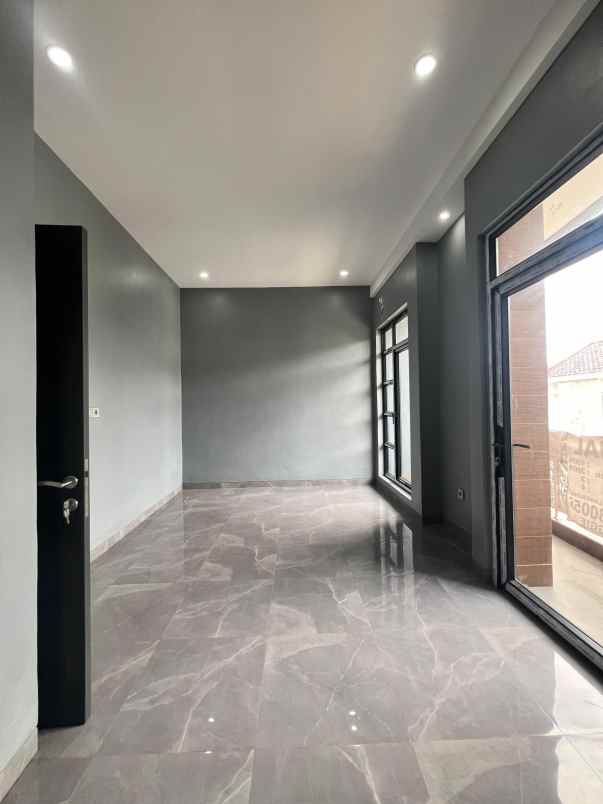 rumah siap huni dekat lrt cikunir 1 jatibening