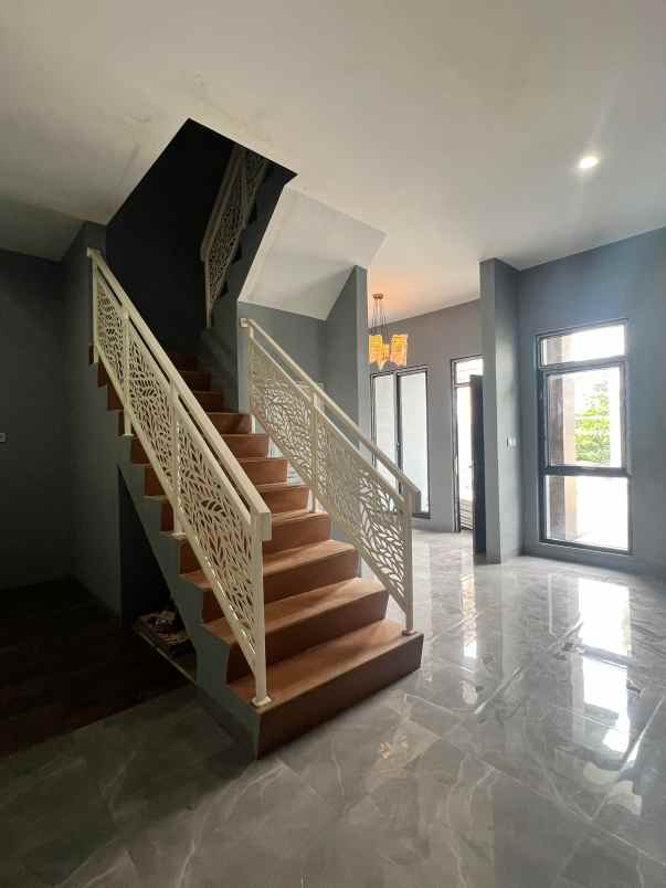 rumah siap huni dekat lrt cikunir 1 jatibening