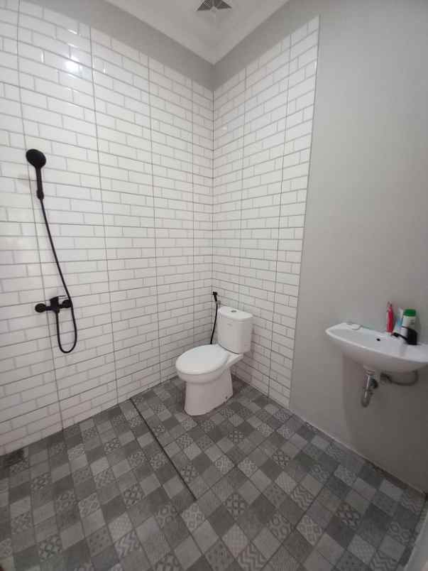 rumah siap huni di kencana loka bsd