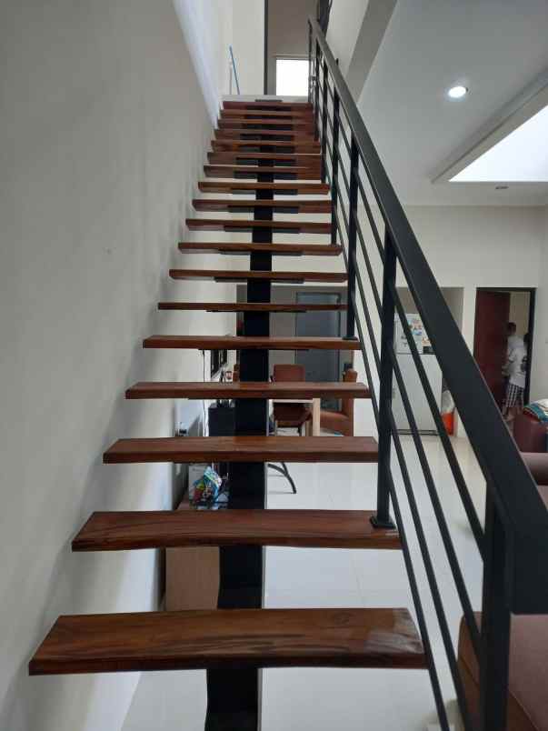 rumah siap huni di kencana loka bsd