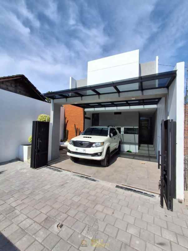rumah siap huni furnish kekinian di jakal sleman
