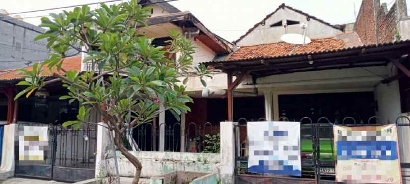 rumah tenggilis mejoyo utara hadap utara