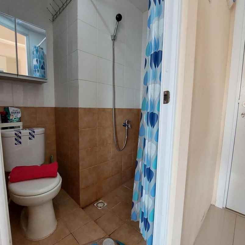 sewa apartemen studio furnish di green pramuka city