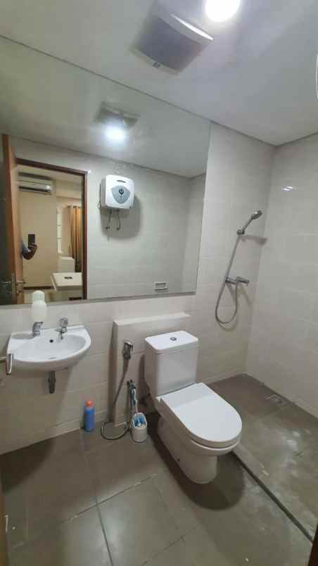 sewa condo furnished green bay pluit