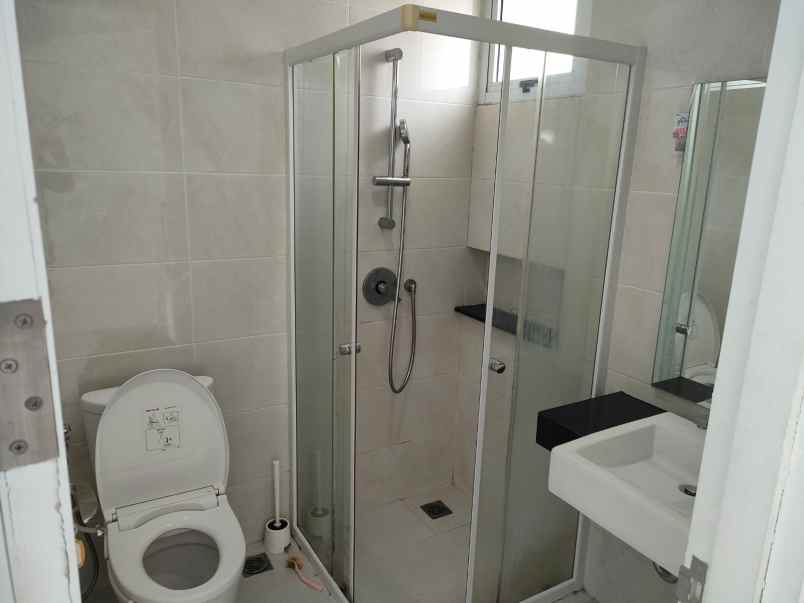 sewa rumah green lake city cluster australia tangerang