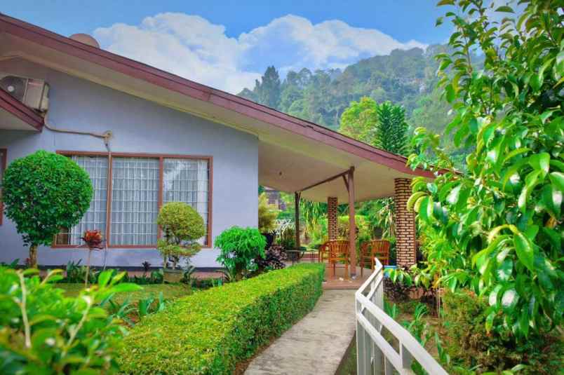 villa jl raya puncak gadog