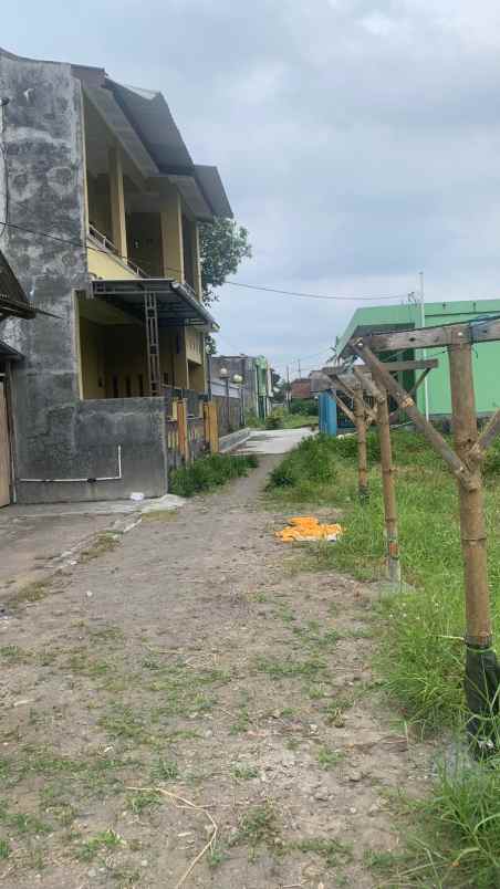 650 m kampus uii dekat dengan jl kaliurang jl degolan