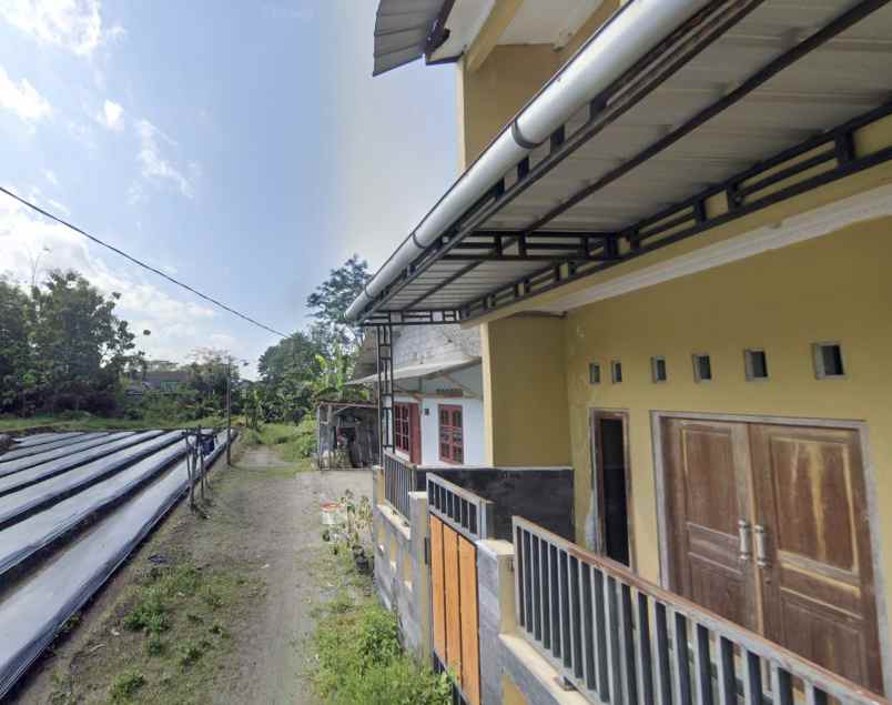 650 m kampus uii dekat dengan jl kaliurang jl degolan