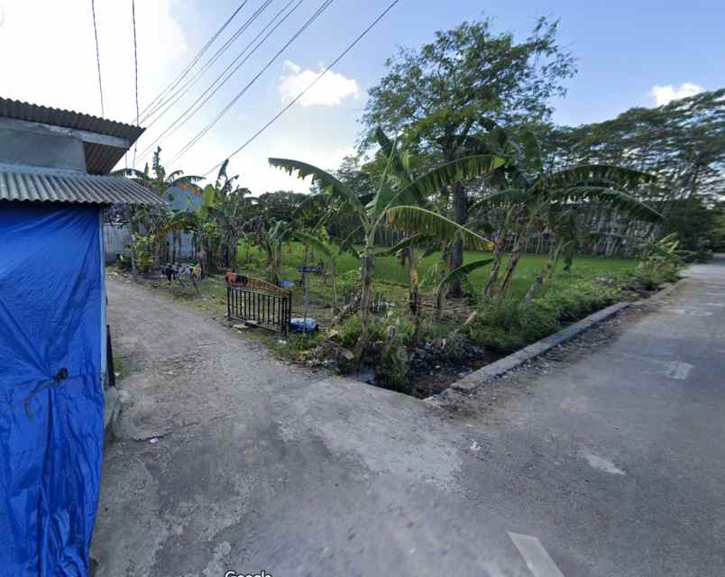 650 m kampus uii dekat dengan jl kaliurang jl degolan