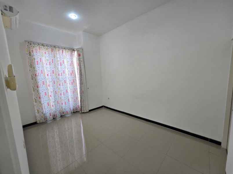 baru direnovasi nirwana eksekutif row 2 5 mobil nego