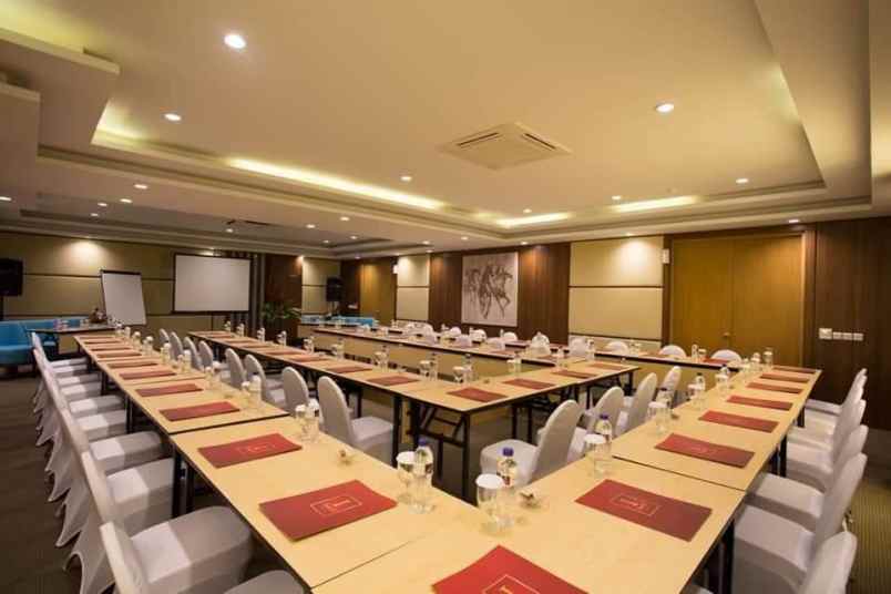 dijual hotel raya kuta
