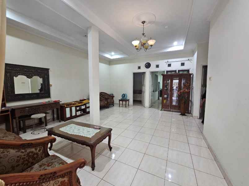dijual rumah 1 5 lt cluster bulevar hijau harga nego