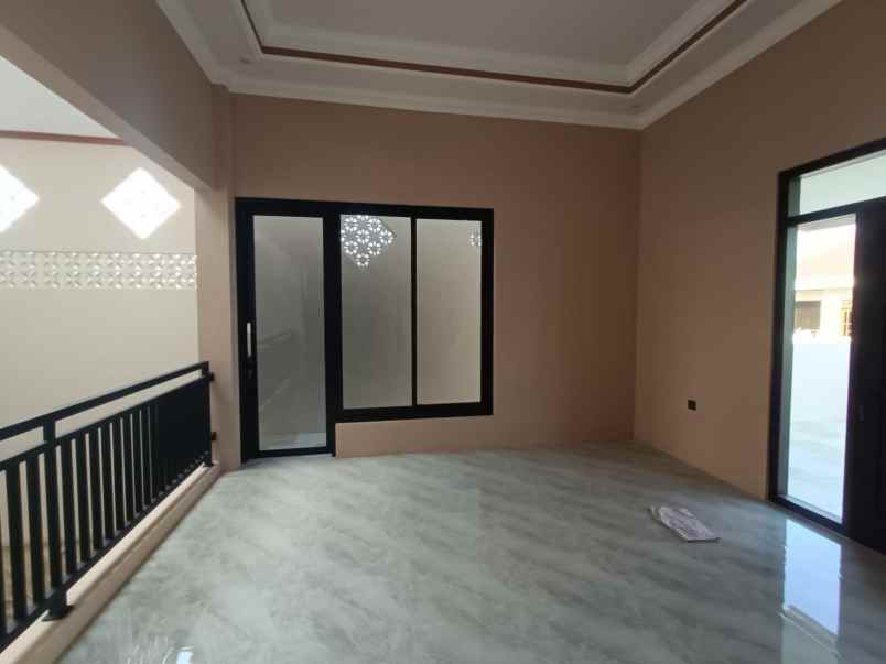 dijual rumah 2 lantai lokasi sawojajar 2 malang