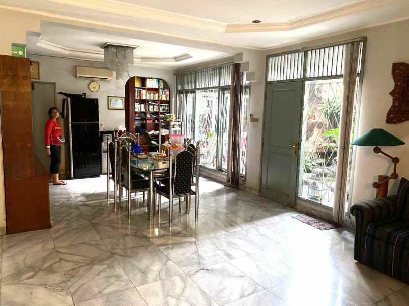 dijual rumah 28 patra kuningan barat