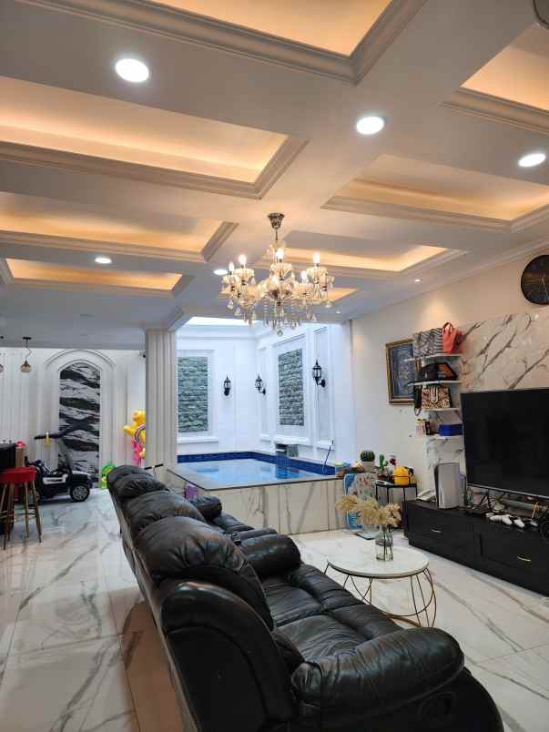 dijual rumah antapani