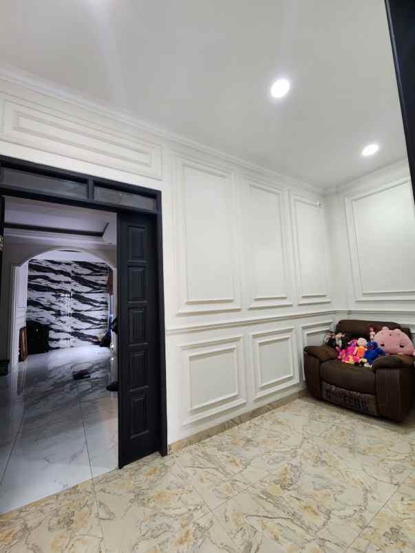 dijual rumah antapani