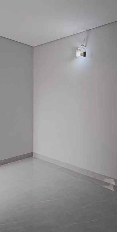 dijual rumah aruba villa pakuwon city