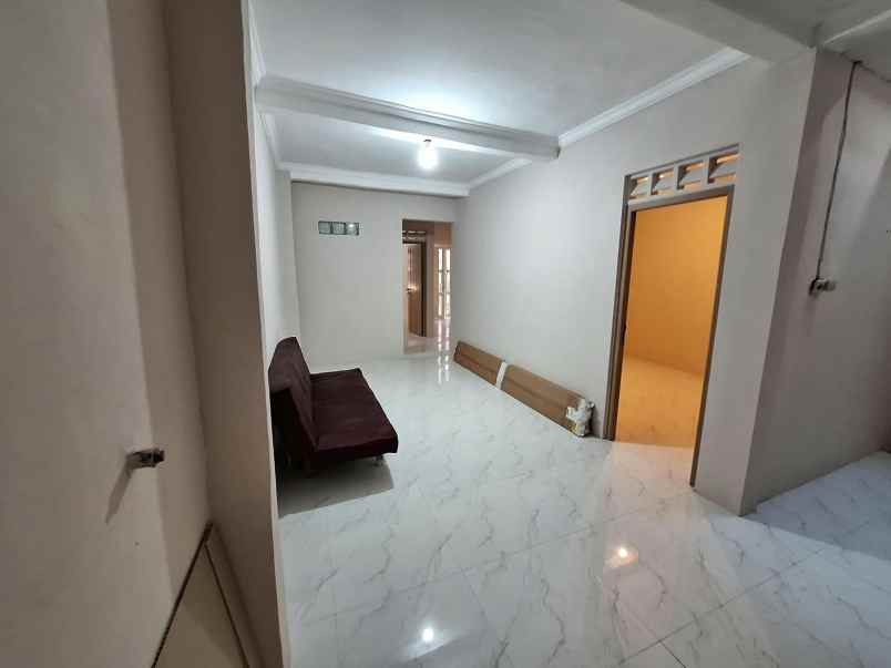 dijual rumah babatan pratama