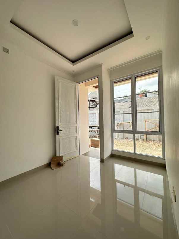 dijual rumah bambu apus cipayung