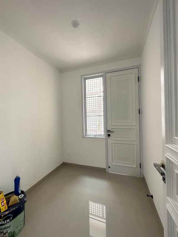 dijual rumah bambu apus cipayung