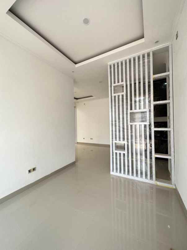 dijual rumah bambu apus cipayung