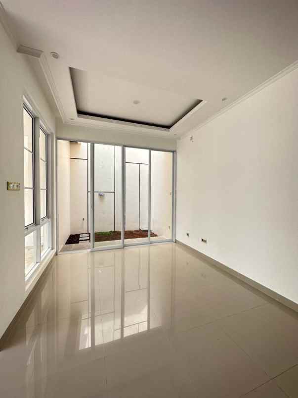 dijual rumah bambu apus cipayung