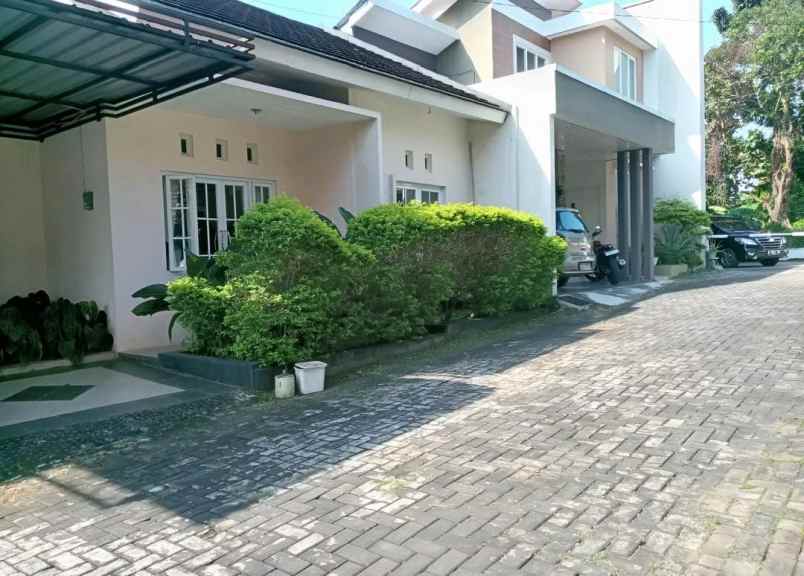 dijual rumah banyumanik