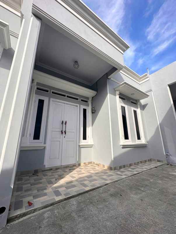 dijual rumah baru non carpot di klender jakarta