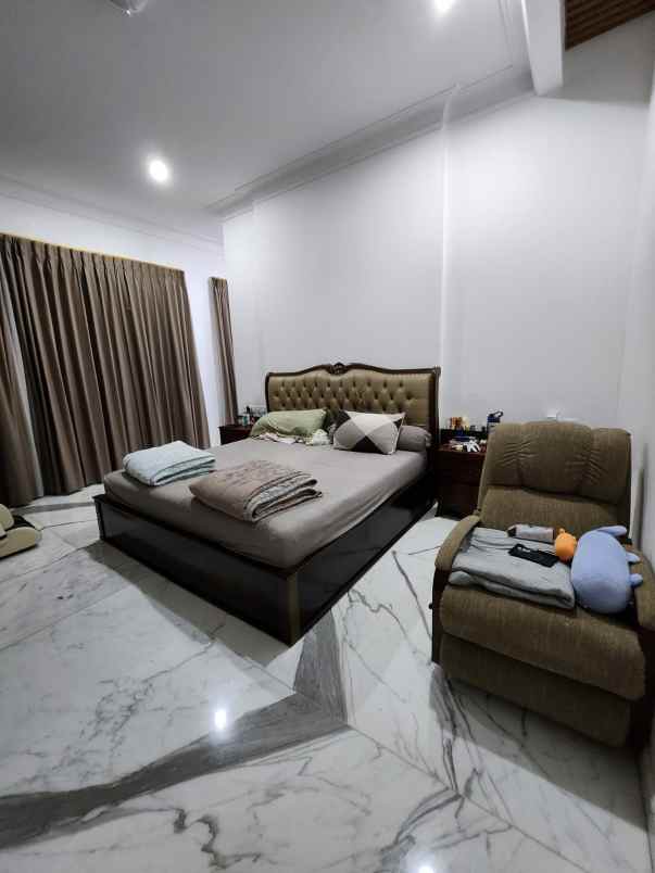 dijual rumah bukit gading mediterania