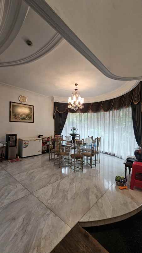 dijual rumah bukit gading villa