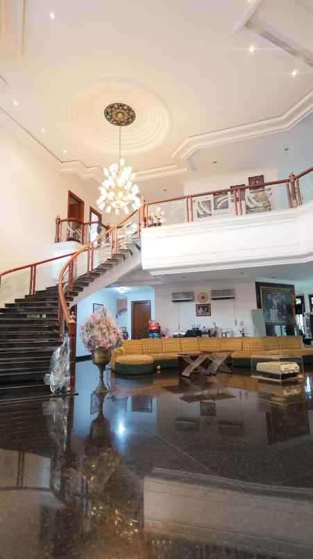 dijual rumah bukit gading villa
