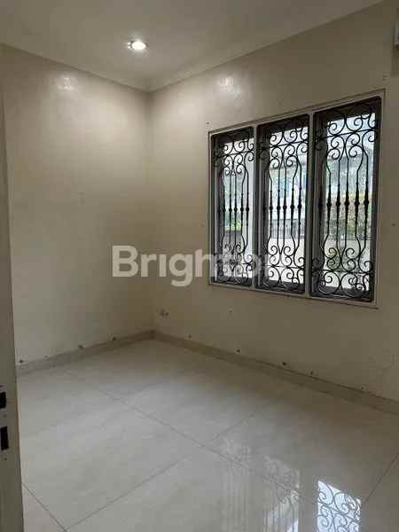 dijual rumah bukit hijau pondok indah