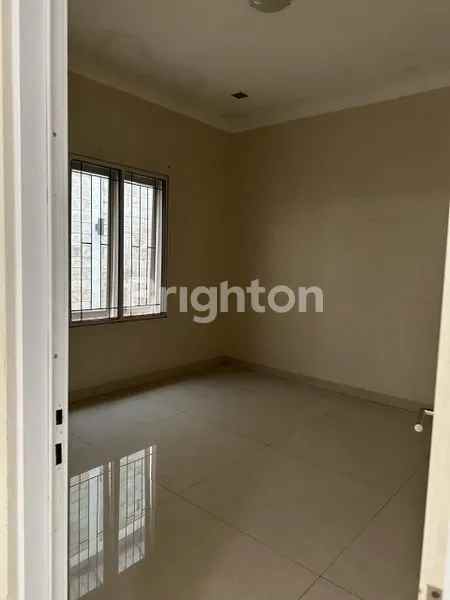 dijual rumah bukit hijau pondok indah