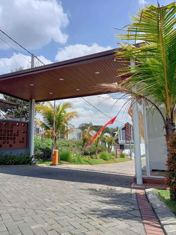 dijual rumah cemorokandang