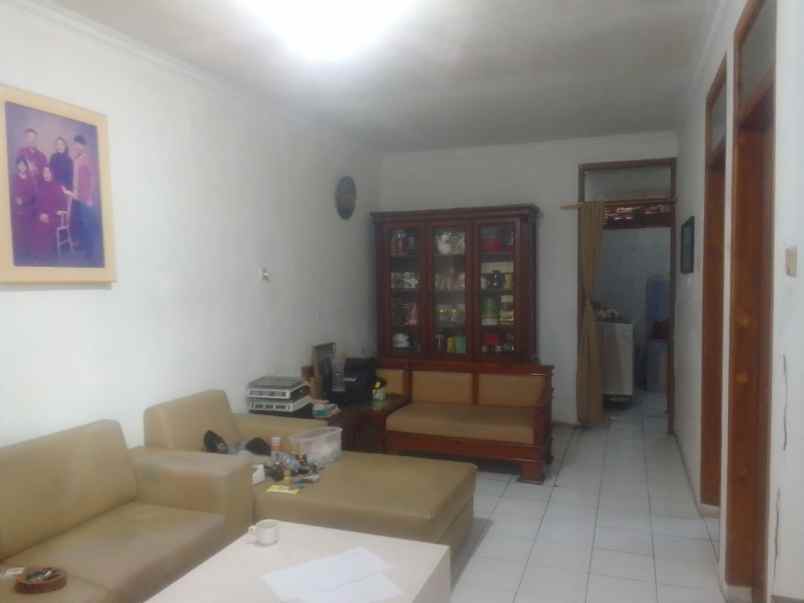 dijual rumah cipageran