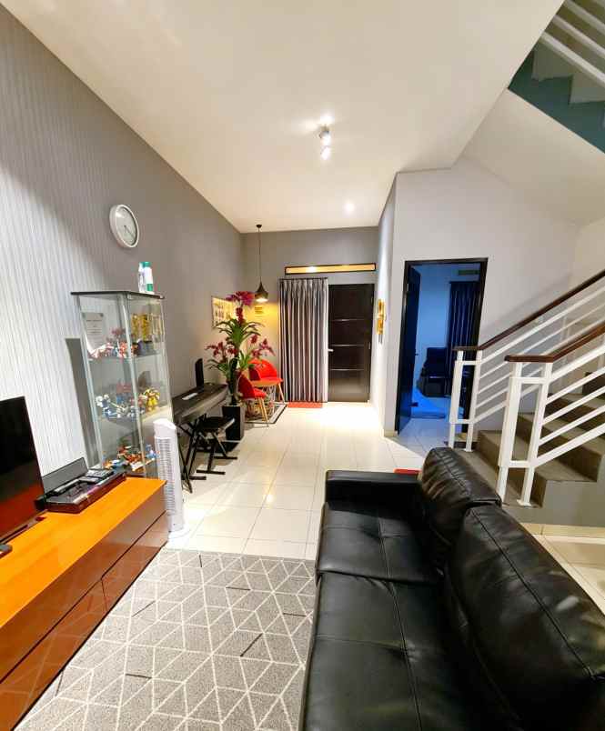 dijual rumah ciracas