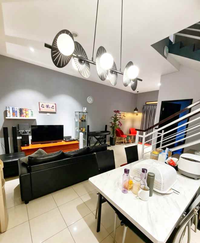 dijual rumah ciracas